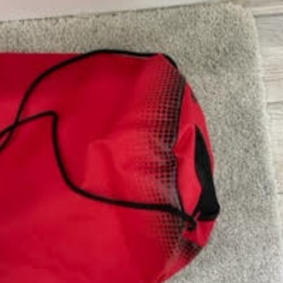 NWOT Drawstring Backpack w/ Mesh Bottom - Picture 5 of 7